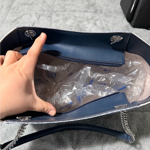 Michael Kors Blue and Cream Shoulder Bag - Picture 10 of 11